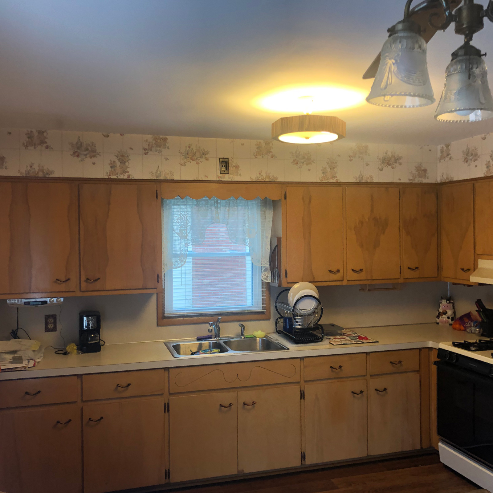 Entry 124 - It's time to replace this tired, white painted cabinetry